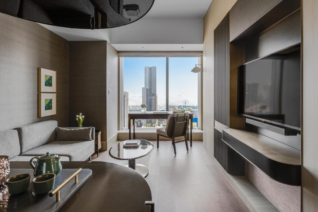 Hotel Intercontinental Kaohsiung By Ihg Zewnętrze zdjęcie A suite at the hotel