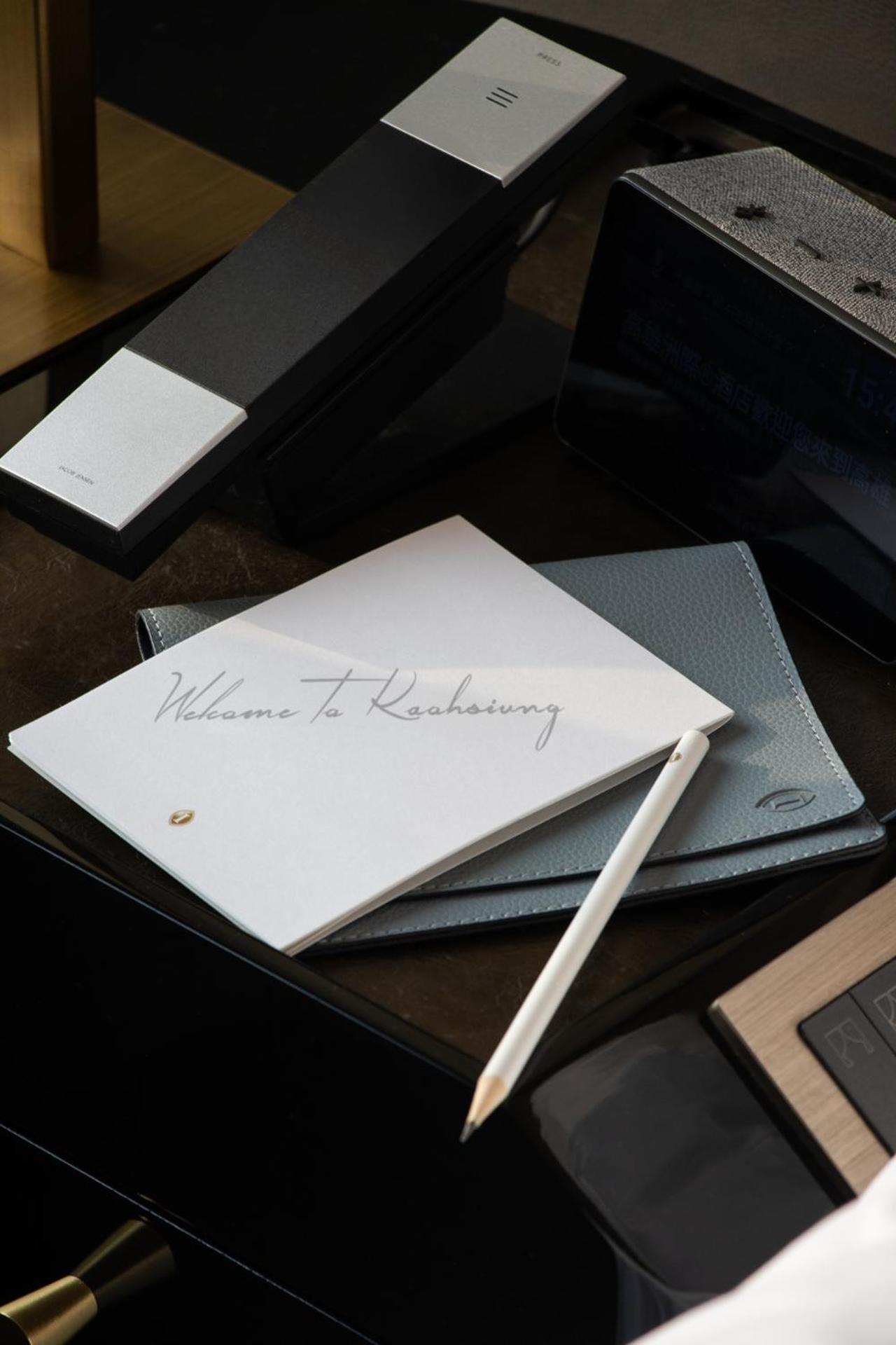 Hotel Intercontinental Kaohsiung By Ihg Zewnętrze zdjęcie Apple Pencil and the Apple Folio