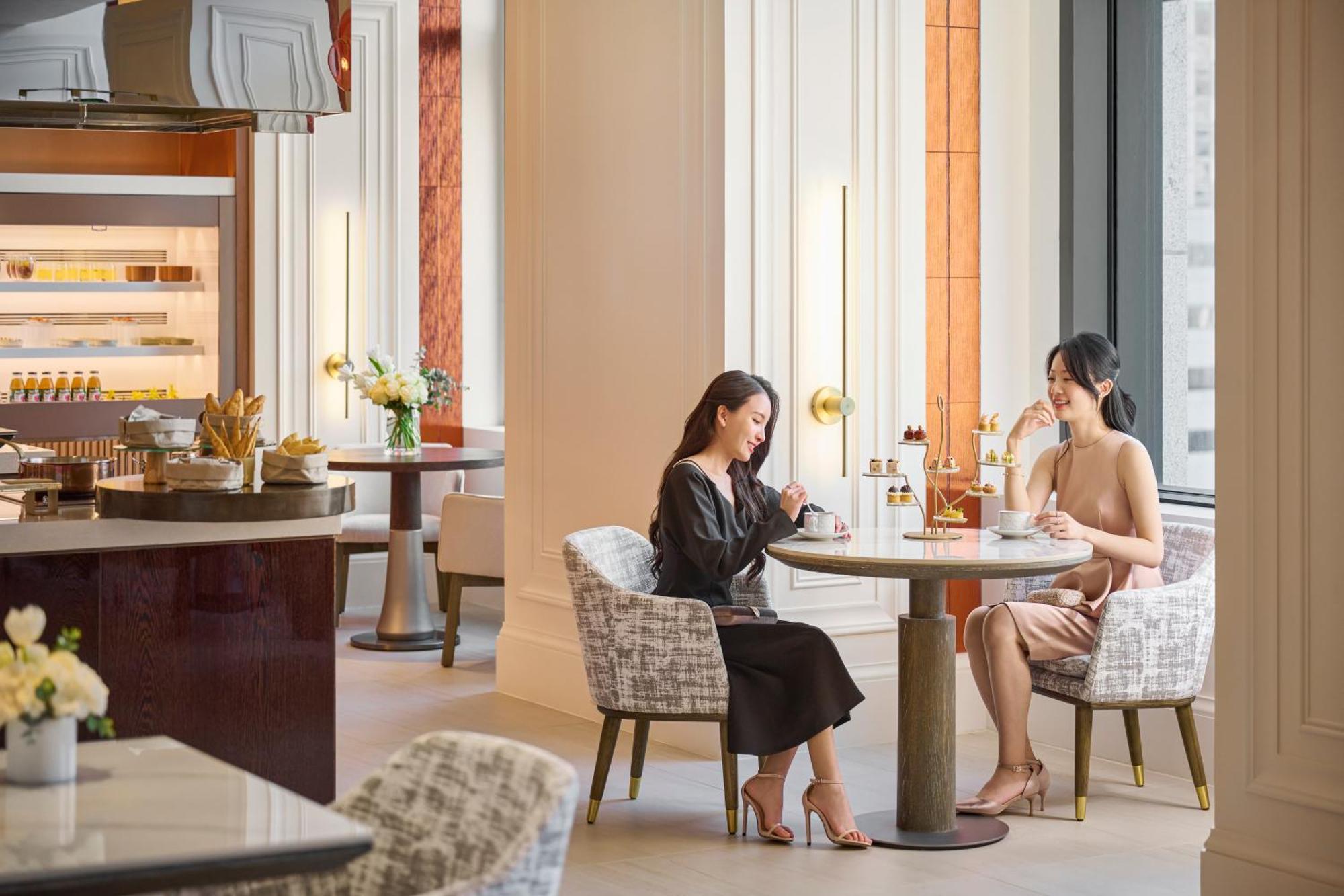 Hotel Intercontinental Kaohsiung By Ihg Zewnętrze zdjęcie The Lounge at the Westin Hong Kong